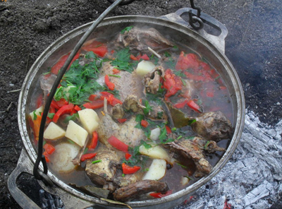 Охотничья шурпа из дикой утки на костре по-Русски