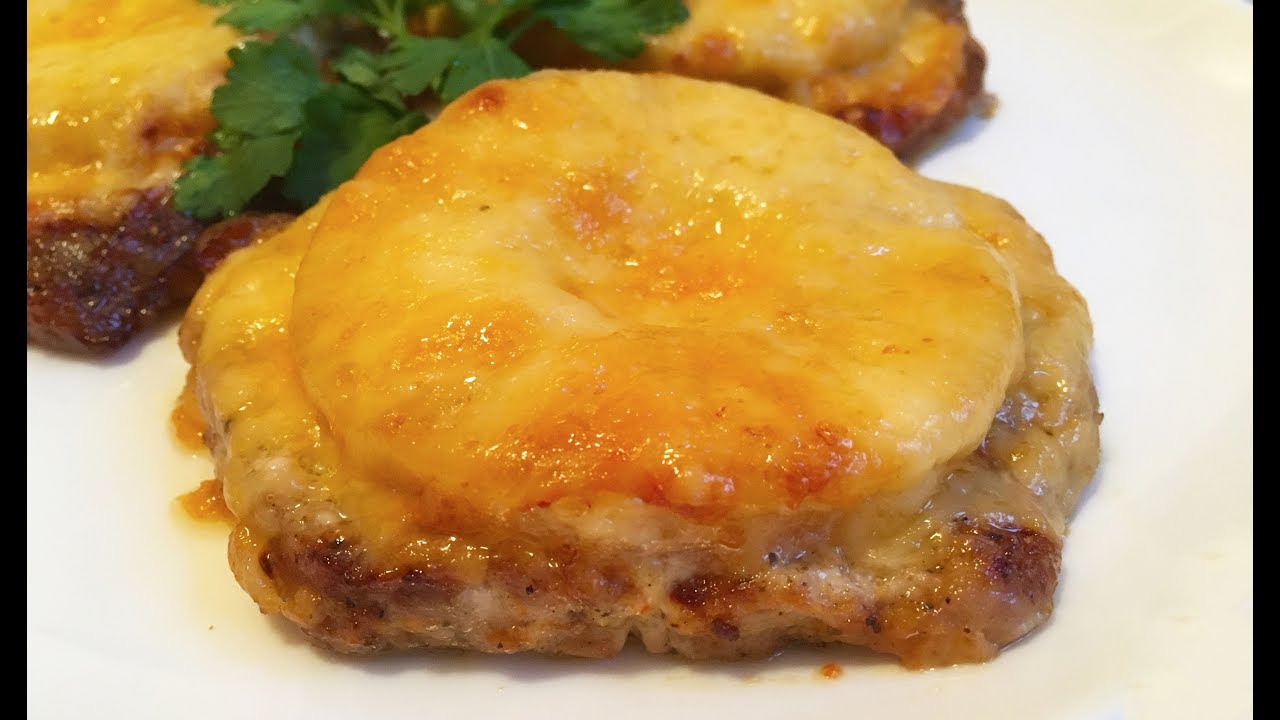 Свинина в духовке с ананасом и пряностями